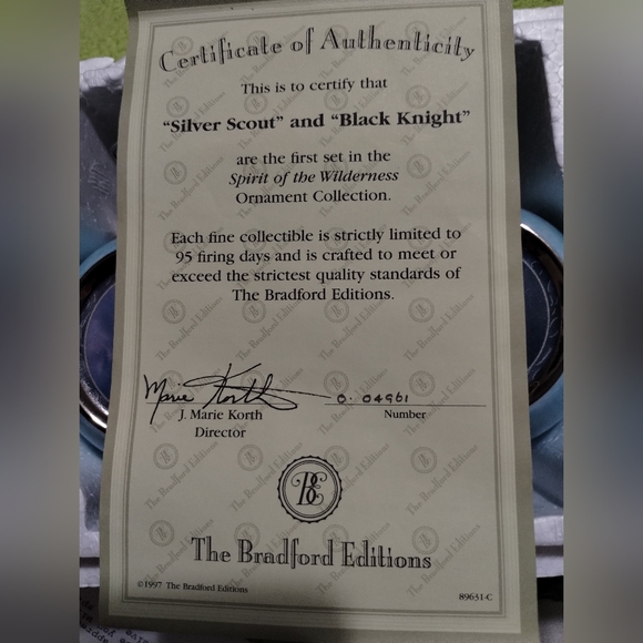 VTG 1997 Set 2 Bradford Edition Wolf Ornaments Silver Scout & Black Knight 04961 - Picture 4 of 12